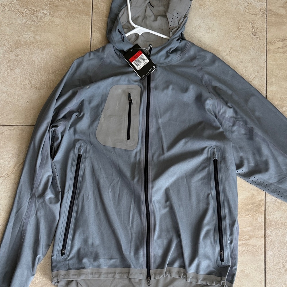 Nike Men's Light Gray Windbreaker Jacket